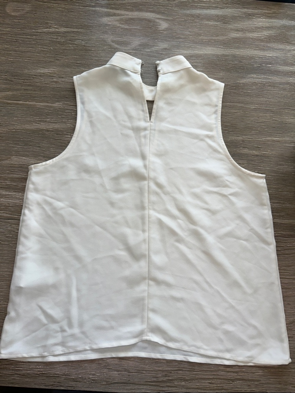 Banana Republic White Sleeveless Mock Neck Keyhole Blouse - Picture 2 of 3